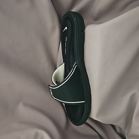 Nike Women's Slide Sandals - Black/White - Size 8 - very lightly used look new. - Picture 4 of 9